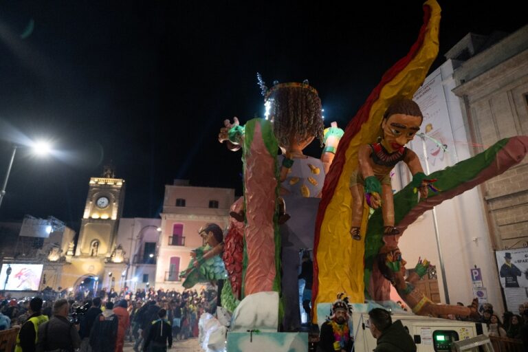 Carnevale Aradeino, il Sindaco Mauro: “Non solo un momento di festa, ma una tradizione viva che si rinnova”